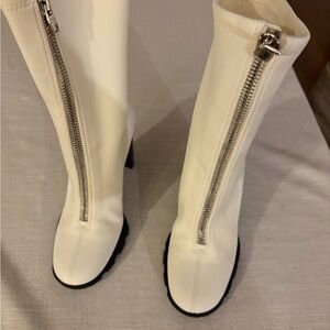 Alexander McQueen White Heeled Boots with Zipper